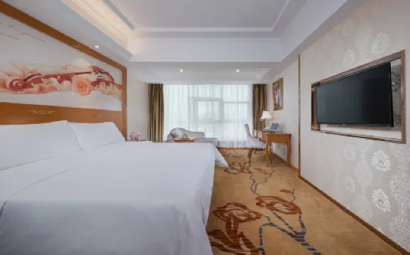 Vienna Hotel (Guangzhou Yue He Fang Xialiang Metro Station Store)