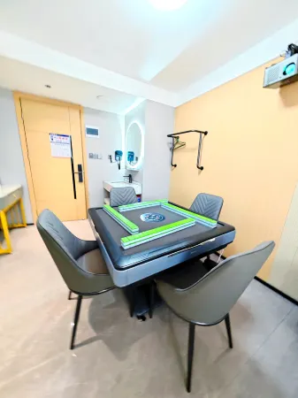 Guangzhou Zhongzhou International Apartment (Tianhe Zhucun Metro Station Branch) Отели рядом с достопримечательностью «Longtoushan Forest Park»