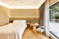 M+hotel Отели рядом с достопримечательностью «Shanghai Jiangnan Tianyuan Chamber»