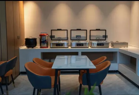 Yibai International Hotel (Zibo Wanxianghui Branch) Отели рядом со станцией Zibo Railway Station