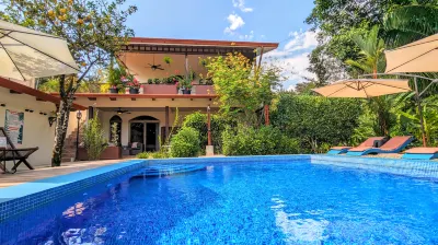 Jardín de Los Monos Hotels near Playa Matapalo