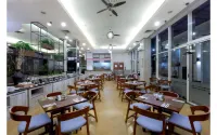 Quest Hotel Darmo - Surabaya by Aston - breakfast
