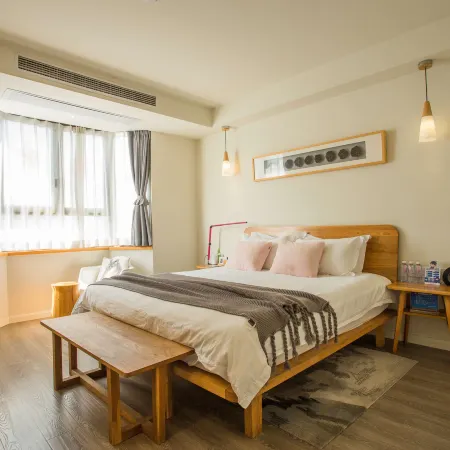 Zhongling Waterfront Camping Hot Spring Holiday Meisu (West Lake Lingyin Scenic Area Branch)