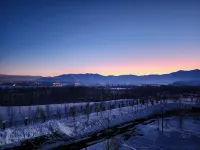 可可托海鎮学苑ホテル PHENIXココト海ブラックドリルクラブ周辺のホテル