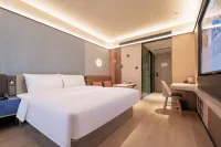 Orange Hotel (Yichang Wuyi Square Yanjiang Avenue) Отели рядом с достопримечательностью «Площадь Пятница»