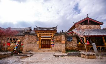 Yuanyue Naxi Courtyard