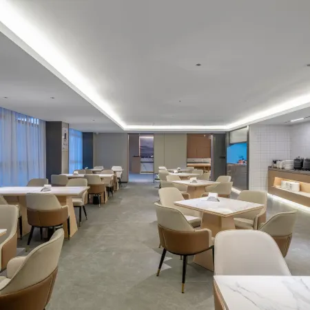 Super 8 Hotel (Zigong Lantern Park FanHua 1939 Shopping Plaza)