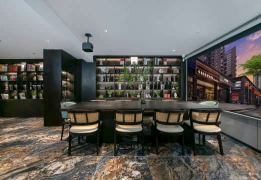 4. 볼턴 인터내셔널..