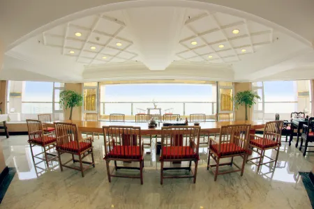 Enrichee Gloria Plaza Hotel Отели рядом с достопримечательностью «Lingshanwan Seaside Park»