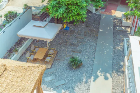 Weizhou Island Huajingli · Seaside Guest House (Dishui Danping Shop) Отели рядом с достопримечательностью «Great Palace»