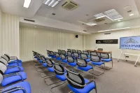 Kings Park Hotel - Business