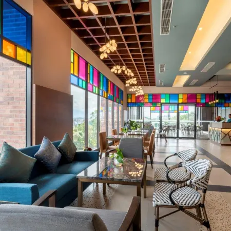 Arena Premier Hotel Отели рядом с достопримечательностью «Парк с озером»