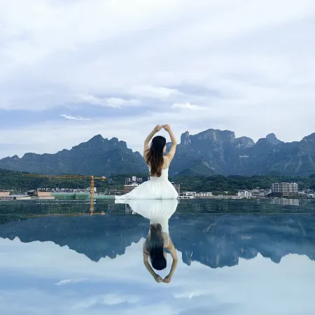 ROY •Sean Castle Hotel (Zhangjiajie Tianmen Mountain Cableway) Отели рядом с достопримечательностью «Гора Тяньмэнь»