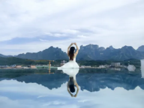 ROY •Sean Castle Hotel (Zhangjiajie Tianmen Mountain Cableway) Отели в г. 