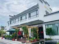 Floral Luxury Niushou Yinlan B&B (Nanjing Niushou West Gate Jinling Town Branch) Hotels near Shuangfan Consultation Study, Longxiang