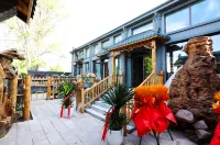 知易堂·卦裡閒庭·庭院休閒度假民宿（特克斯八卦城店） - 酒吧