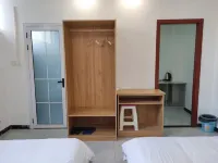 Guofeng Express Hotel (Shenqiu Railway Station No. 2 High School)