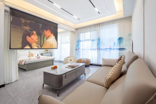 Along Family AV Homestay (Sports Stadium Subway Station Store)