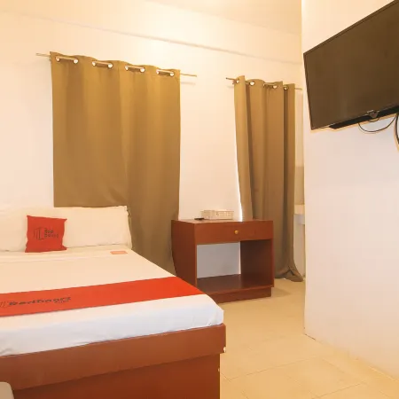 RedDoorz @ The Central Inn Boracay Island