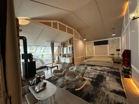 Lugu Lake Moon Sea Peninsula Отели рядом с достопримечательностью «Rigg Viewing Platform»