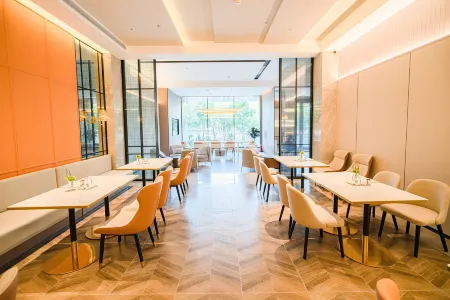 Homeinn Plus Hotel (Shenyang North Station Liaoning Provincial Government) Отели рядом с достопримечательностью «Wugou Jingguang Stupa»