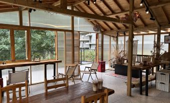 Yujian Yuanshan Villa Wild Garden Hot Springs Homestay (Hailuogou Glacier Forest Park)
