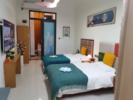 Junya Homestay Hotel Отели рядом со станцией Lankao Railway Station