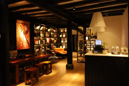 Chao Ge Xiaowo (Langzhong Ancient City Huaguanglou Branch) Отели рядом со станцией Langzhong Railway Station