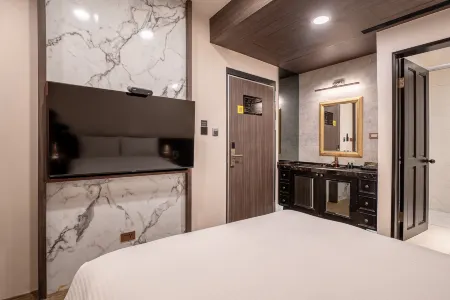 Dream Mansion Hotel Отели рядом с достопримечательностью «Taichung Wanhe Temple»