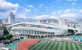 Rezen Longhh Hotel (Zhaoqing Seven Star Cave Sports Center)