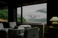 Yunyutian Banshan Homestay Hotels in Weixi