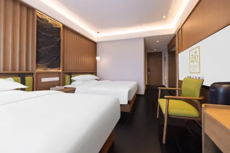 Chengdu Dayi Xiling Snow Mountain and Yi Supreme Hotel