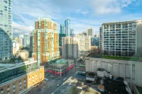 Modern & Cozy Stay in the Heart of Downtown Vancouver
