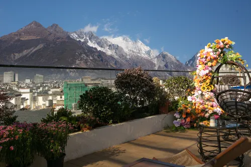 Lijiang Yueshang Snow View Hotel XUE SHAN INN (Old Town Dashuiche Store)