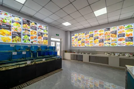 Jinhaiyue Hotel (Dalian Free Trade Zone Light Rail Station) Отели рядом с достопримечательностью «Dalian Minzu University»