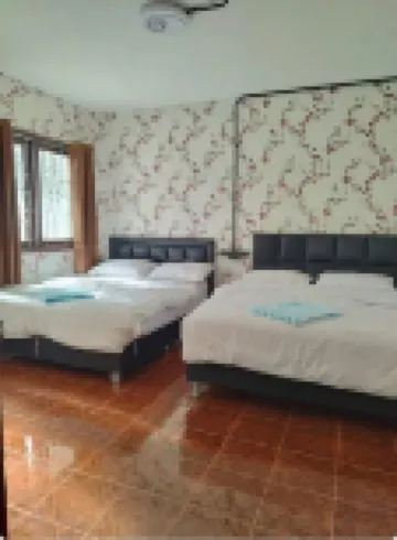 D Luck Hostel Hotels near Pakprak Road