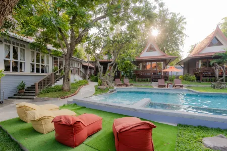 Baan Duangkaew Resort Отели рядом с достопримечательностью «Hua Hin Clock Tower»