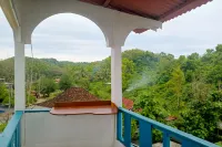 Aloha Beach House Hotels in Tepus