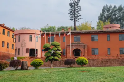 弥勒東風韻藝術中国式旅館（東風韻観光地） 東風韻半島パークカヤック基地周辺のホテル
