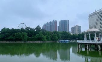 Xinxiang Xiju Giant Screen Projection Apartment (DL Pangdonglai Dapang Store)