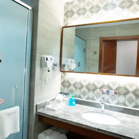 Elong R.YUN Hotel (Handan Daming City Bus Station)