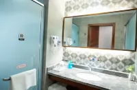 Elong R.YUN Hotel (Handan Daming City Bus Station) Hotels near Guanxing Commercial Building