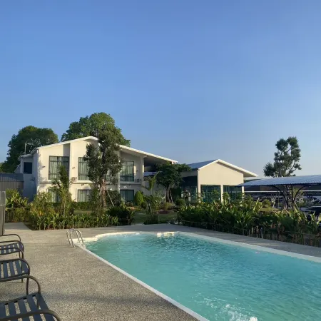 TREE AIRPORT HOTEL