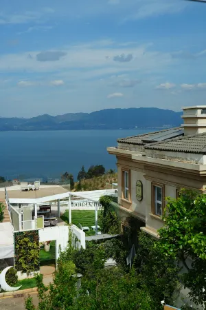 Fuxian Lake Nanguo Sanqian French Manor Resort Hotel