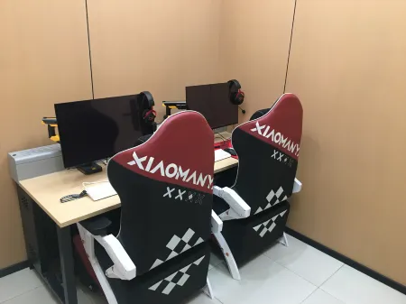 Chongqing Ouyi E-sports Homestay Отели рядом с достопримечательностью «Chongqing Telecommunication Vocational Institute»