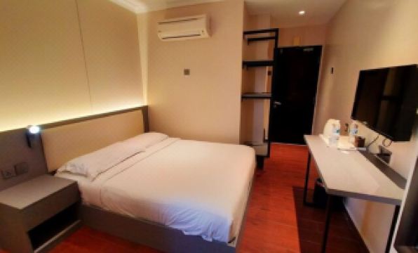 Collection O GHC Near Penang Street Art Formerly Queen City Hotel