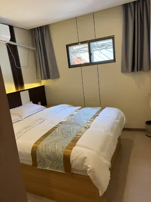 Xiangmo Cloud Homestay (Tianshui Railway Station Second People's Hospital) Hotels near Tianshui Maijishan Airport