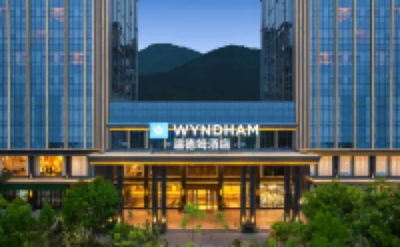 Wyndham Junhao Xishuangbanna Hotels near Tropical Flower Garden
