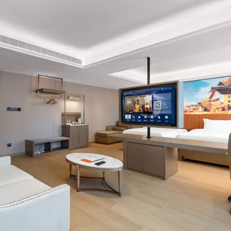 Vienna Hotel (Tianshui High-Speed Railway South Station Qiaonan International Shopping Plaza)