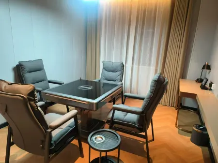 Vienna Hotel (Ningbo Longhu Yinzhou Tianjie Minglou Subway Station) Отели рядом с достопримечательностью «Ningbo University of Technology (East Campus)»